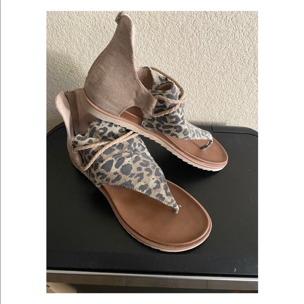 Very G leopard print sandals